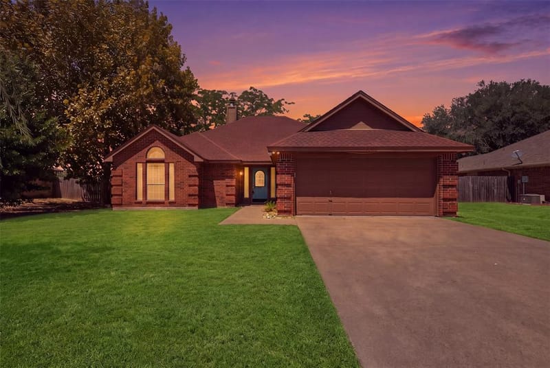 1507 Saddle Creek Court, Granbury TX 76048
