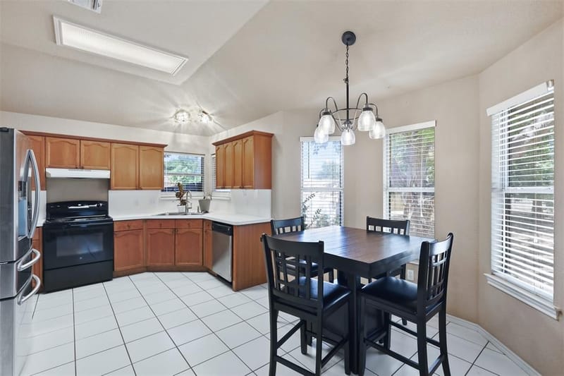1507 Saddle Creek Court, Granbury TX 76048 - Photo 9