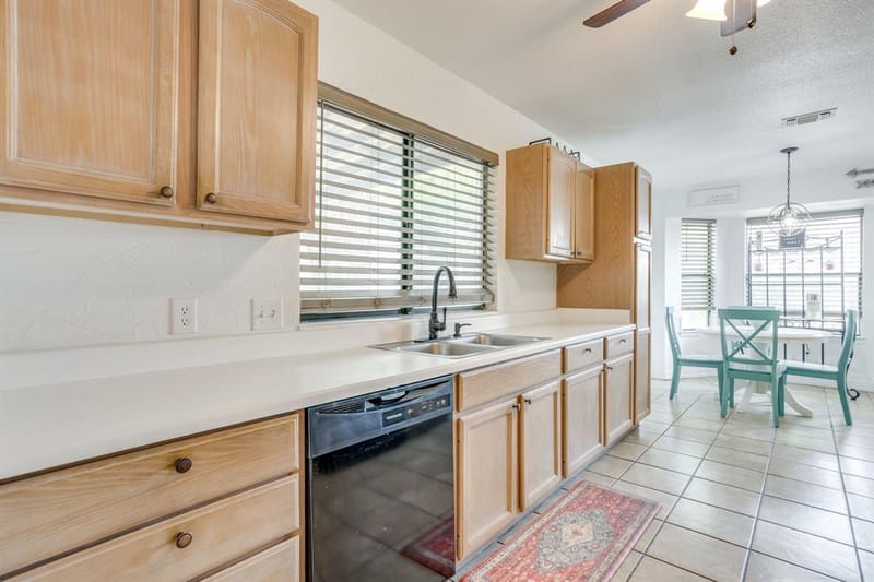 435 SE Gardens Boulevard, Burleson TX 76028 - Photo 16