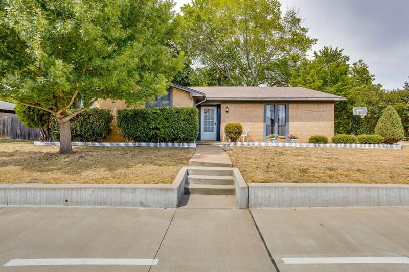 435 SE Gardens Boulevard, Burleson TX 76028
