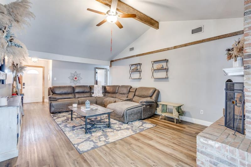 435 SE Gardens Boulevard, Burleson TX 76028 - Photo 14