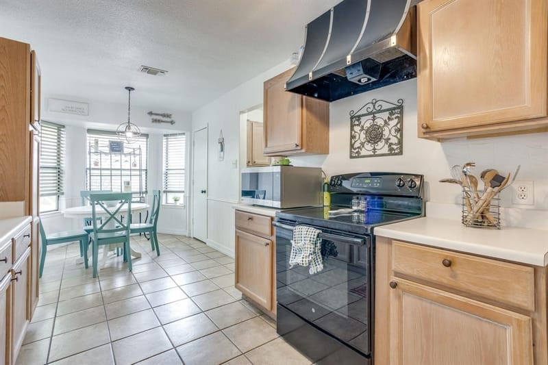 435 SE Gardens Boulevard, Burleson TX 76028 - Photo 15