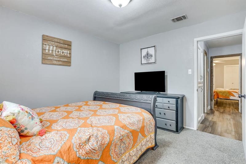 435 SE Gardens Boulevard, Burleson TX 76028 - Photo 29