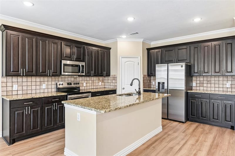 1918 Avenue D, Grand Prairie TX 75051 - Photo 7