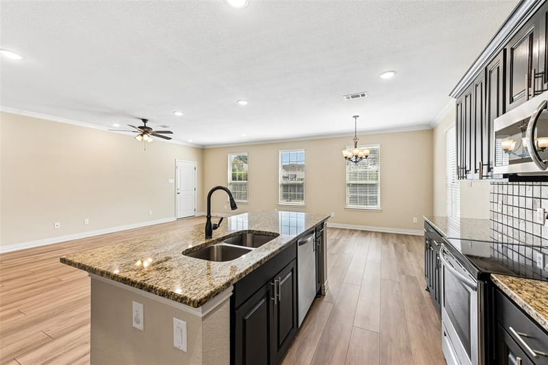 1918 Avenue D, Grand Prairie TX 75051 - Photo 9