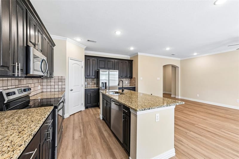 1918 Avenue D, Grand Prairie TX 75051 - Photo 10
