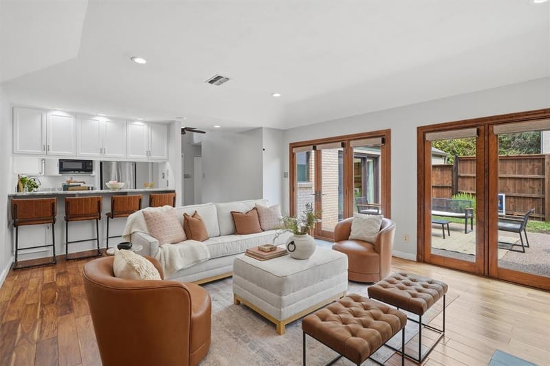 2637 Mccart Avenue, Fort Worth TX 76110