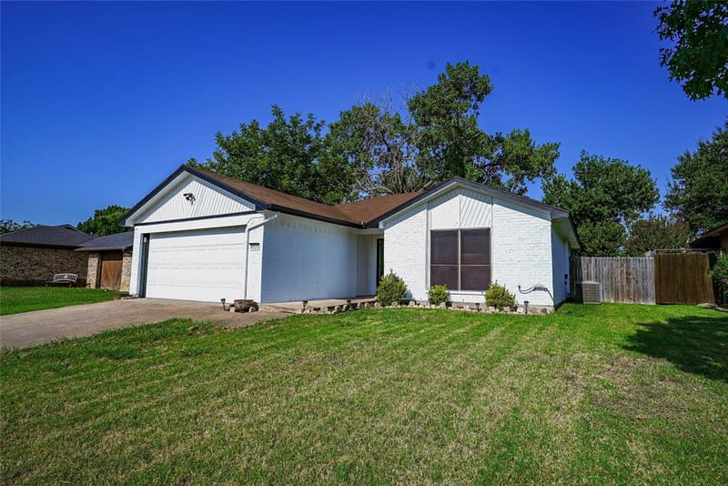 8021 Pebblebrook Drive, Watauga TX 76148