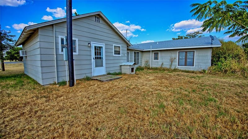 5423 Fm 1956, Nocona TX 76255 - Photo 5
