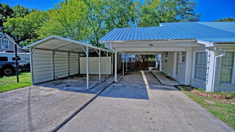 301 W Howell Street, Saint Jo TX 76265 - Photo 17