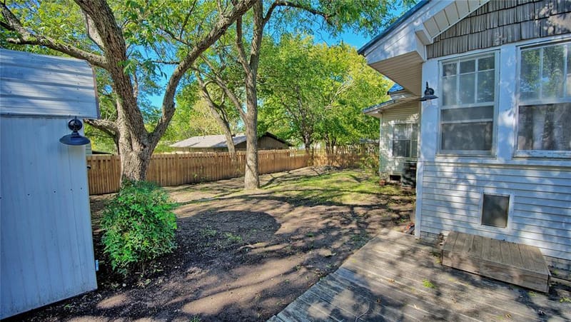 301 W Howell Street, Saint Jo TX 76265 - Photo 16