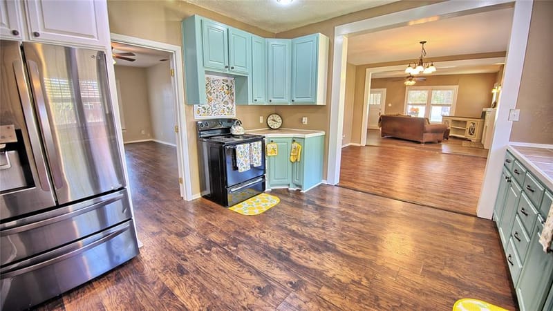 301 W Howell Street, Saint Jo TX 76265 - Photo 3