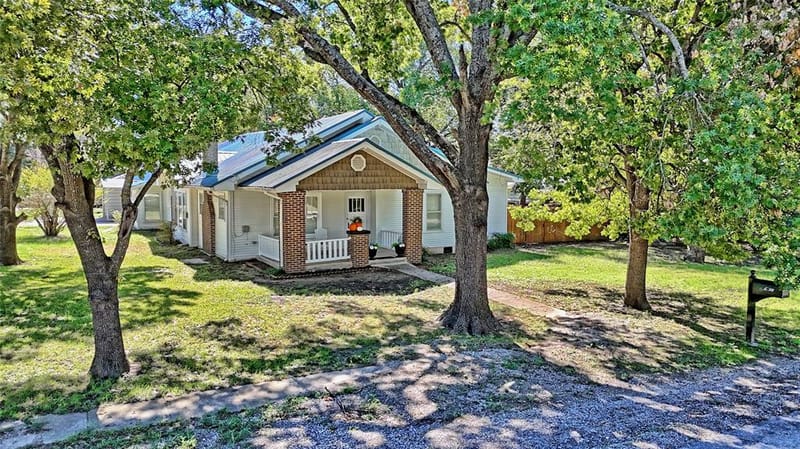 301 W Howell Street, Saint Jo TX 76265 - Photo 18