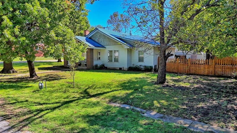 301 W Howell Street, Saint Jo TX 76265 - Photo 15