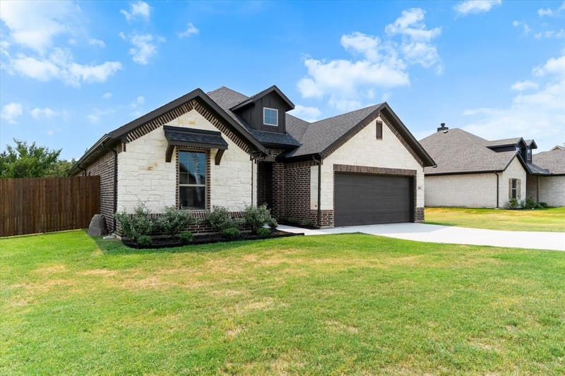 2106 Briarwood Drive, Bridgeport TX 76426 - Photo 3