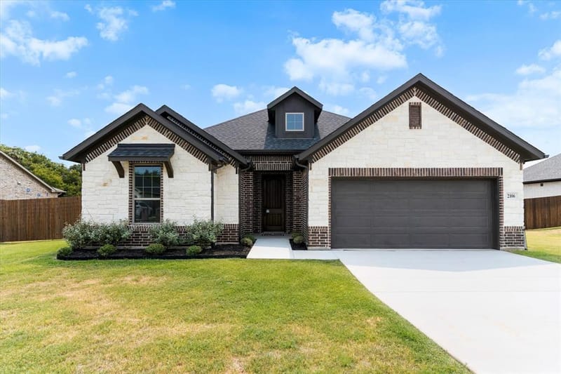 2106 Briarwood Drive, Bridgeport TX 76426