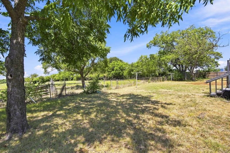 104 Casa Linda Drive, Ennis TX 75119 - Photo 16