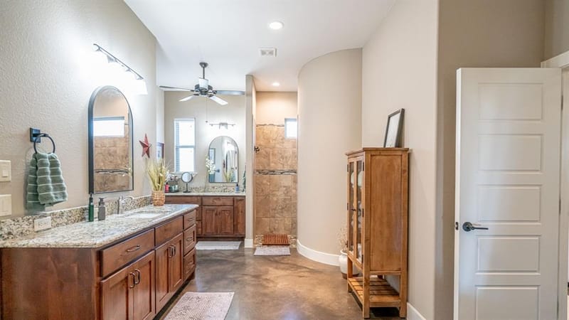 3609 Farm Land Court, Granbury TX 76048 - Photo 25