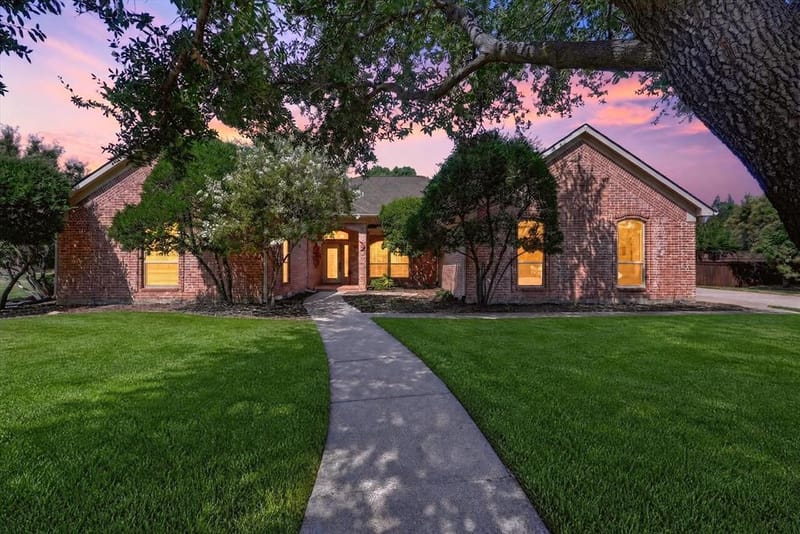 4901 Forest Hill Drive, Flower Mound TX 75028 - Photo 2