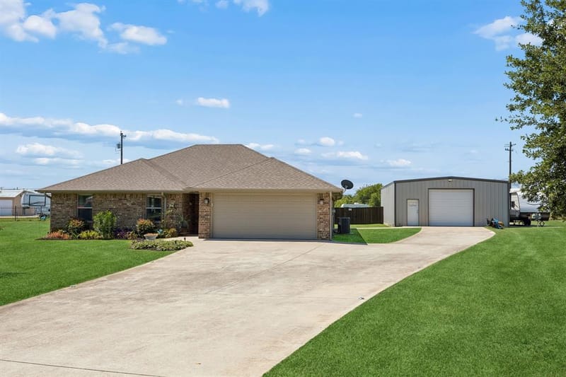 206 King George Way, Ponder TX 76259 - Photo 2