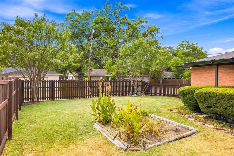 5826 Enchanted Lane, Dallas TX 75227 - Photo 23