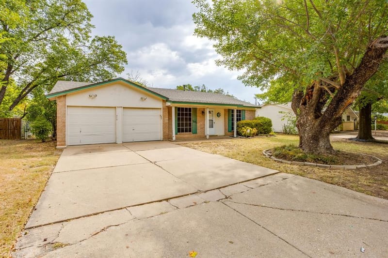 312 NW Wintercrest Road, Burleson TX 76028