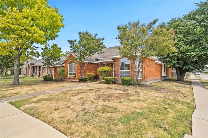 2416 Liles Lane, Mesquite TX 75181 - Photo 2