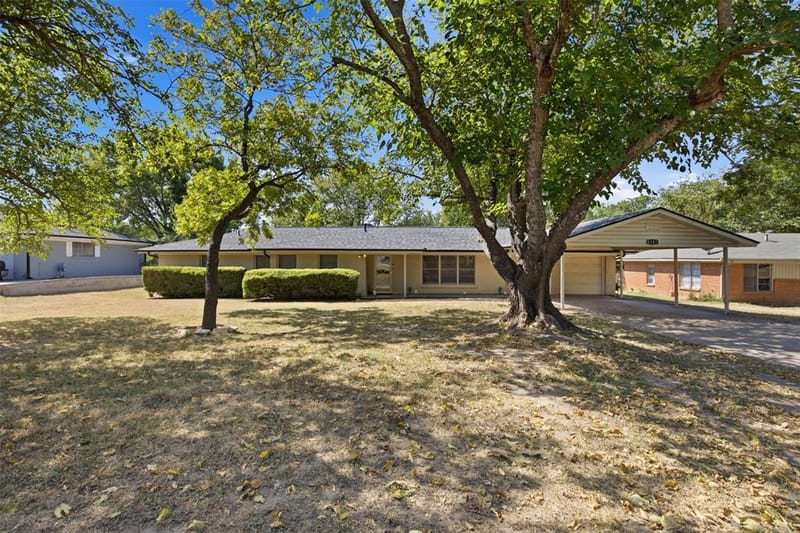 6121 Ten Mile Bridge Road, Fort Worth TX 76135