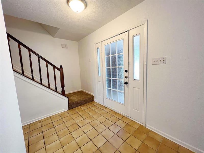 616 Valley Spring Drive, Arlington TX 76018 - Photo 2