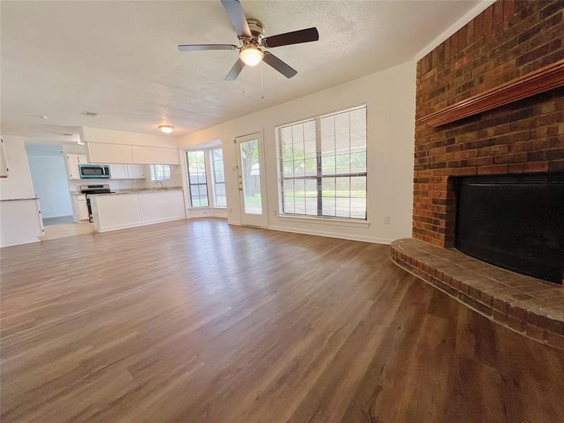 616 Valley Spring Drive, Arlington TX 76018 - Photo 12