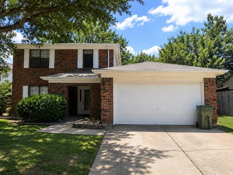 616 Valley Spring Drive, Arlington TX 76018