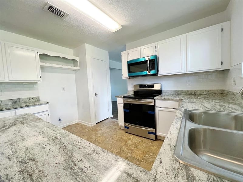 616 Valley Spring Drive, Arlington TX 76018 - Photo 8