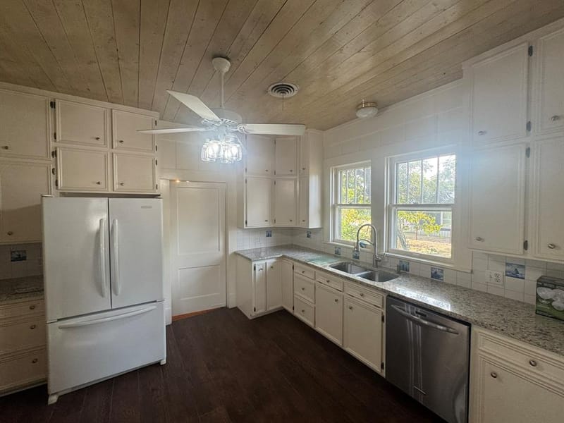 410 E Main Street, Wortham TX 76693 - Photo 16