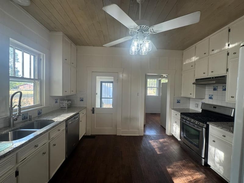 410 E Main Street, Wortham TX 76693 - Photo 10