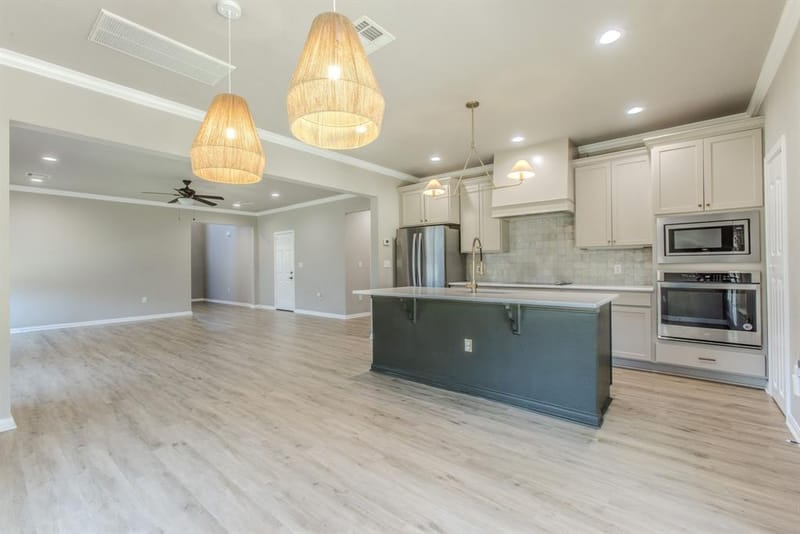 1300 Sleepy Hollow Road, Woodway TX 76712 - Photo 10