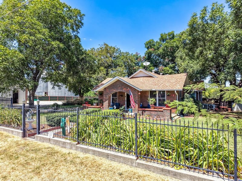 509 E Almante Avenue, De Leon TX 76444 - Photo 13