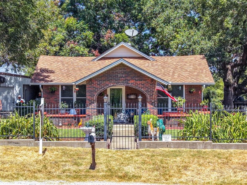 509 E Almante Avenue, De Leon TX 76444