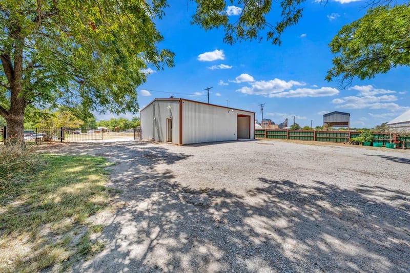 509 E Almante Avenue, De Leon TX 76444 - Photo 24