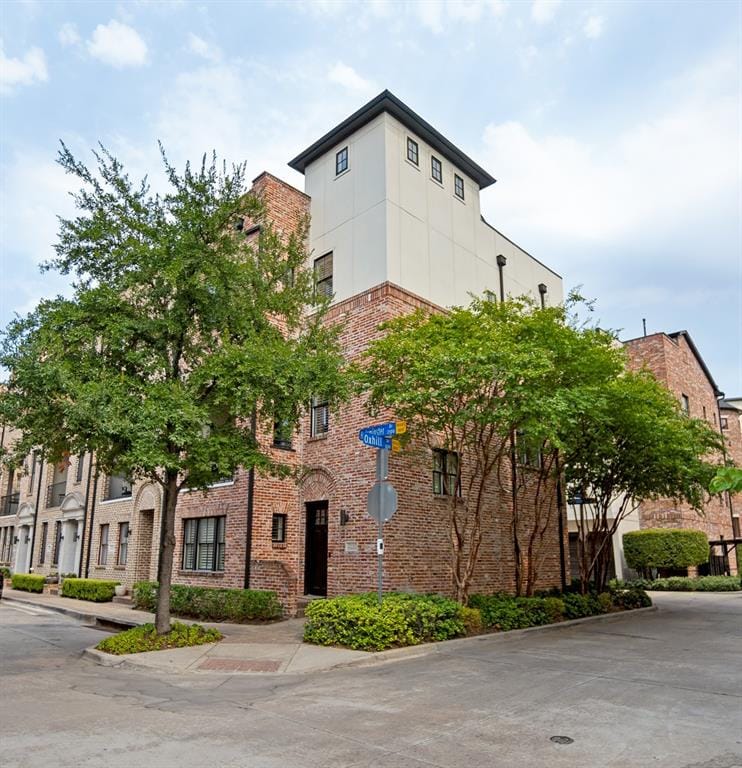 2110 Helsminster Drive, Dallas TX 75201