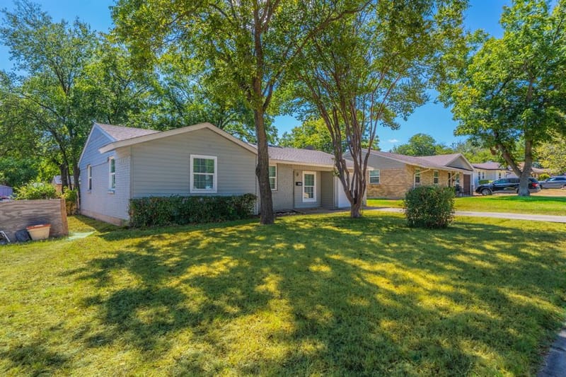 4646 Ridgepoint Drive, Dallas TX 75211 - Photo 2