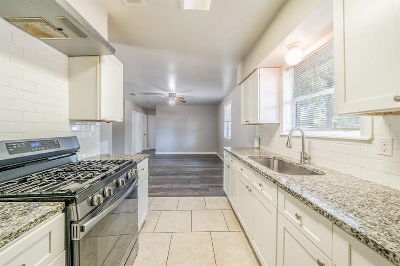 4646 Ridgepoint Drive, Dallas TX 75211 - Photo 9
