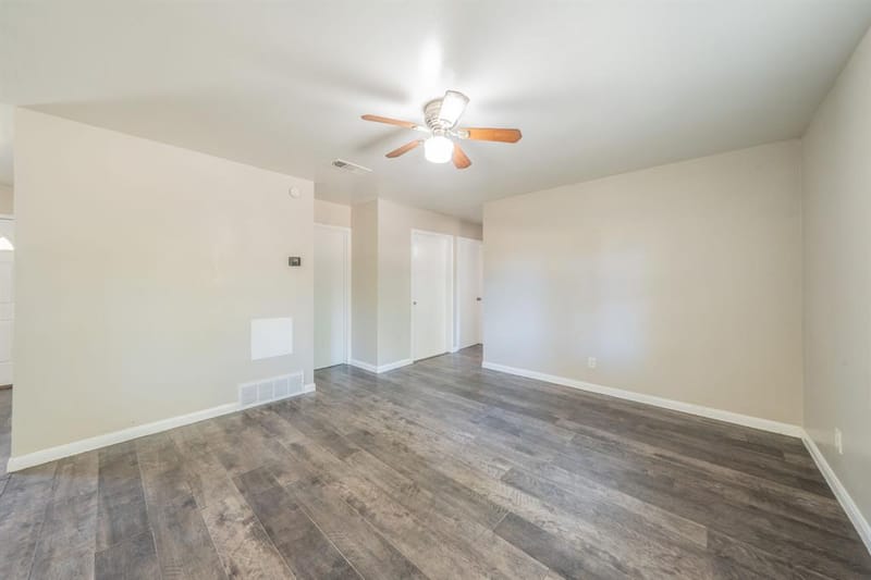 4646 Ridgepoint Drive, Dallas TX 75211 - Photo 4