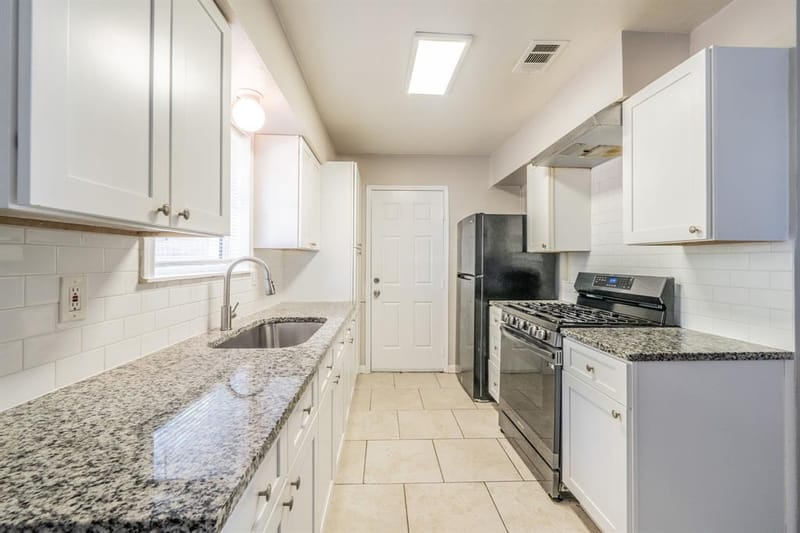 4646 Ridgepoint Drive, Dallas TX 75211 - Photo 8