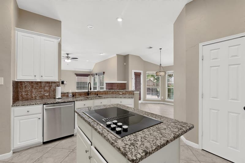 605 Oak Hollow Lane, Flower Mound TX 75028 - Photo 3