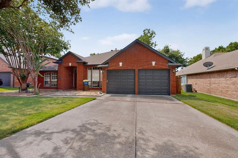605 Oak Hollow Lane, Flower Mound TX 75028