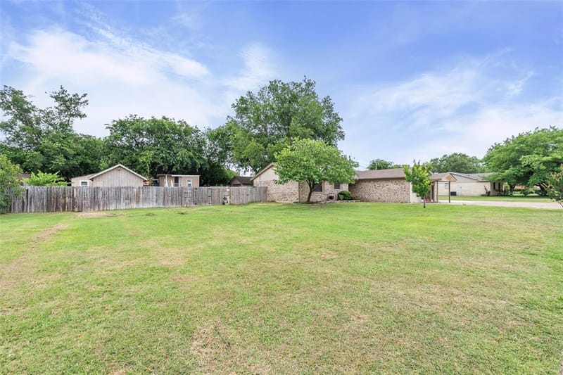 2015 Roberts Drive, Granbury TX 76048