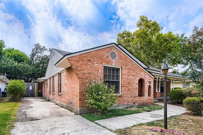 6225 Berryhill Street, Dallas TX 75231 - Photo 2