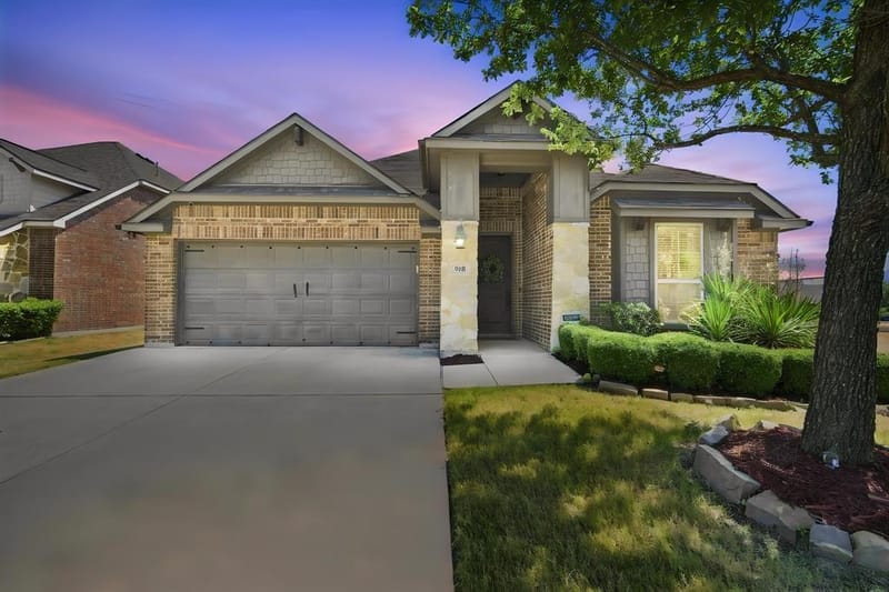 910 Westminster Drive, Midlothian TX 76065