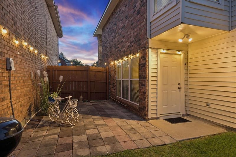 707 Meadowcreek Court, Garland TX 75043 - Photo 4