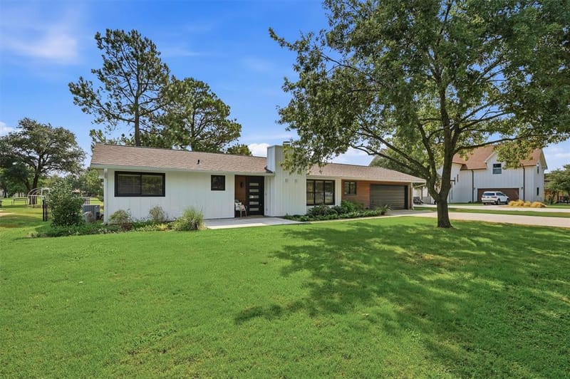 722 Kiowa Drive W, Lake Kiowa TX 76240 - Photo 3